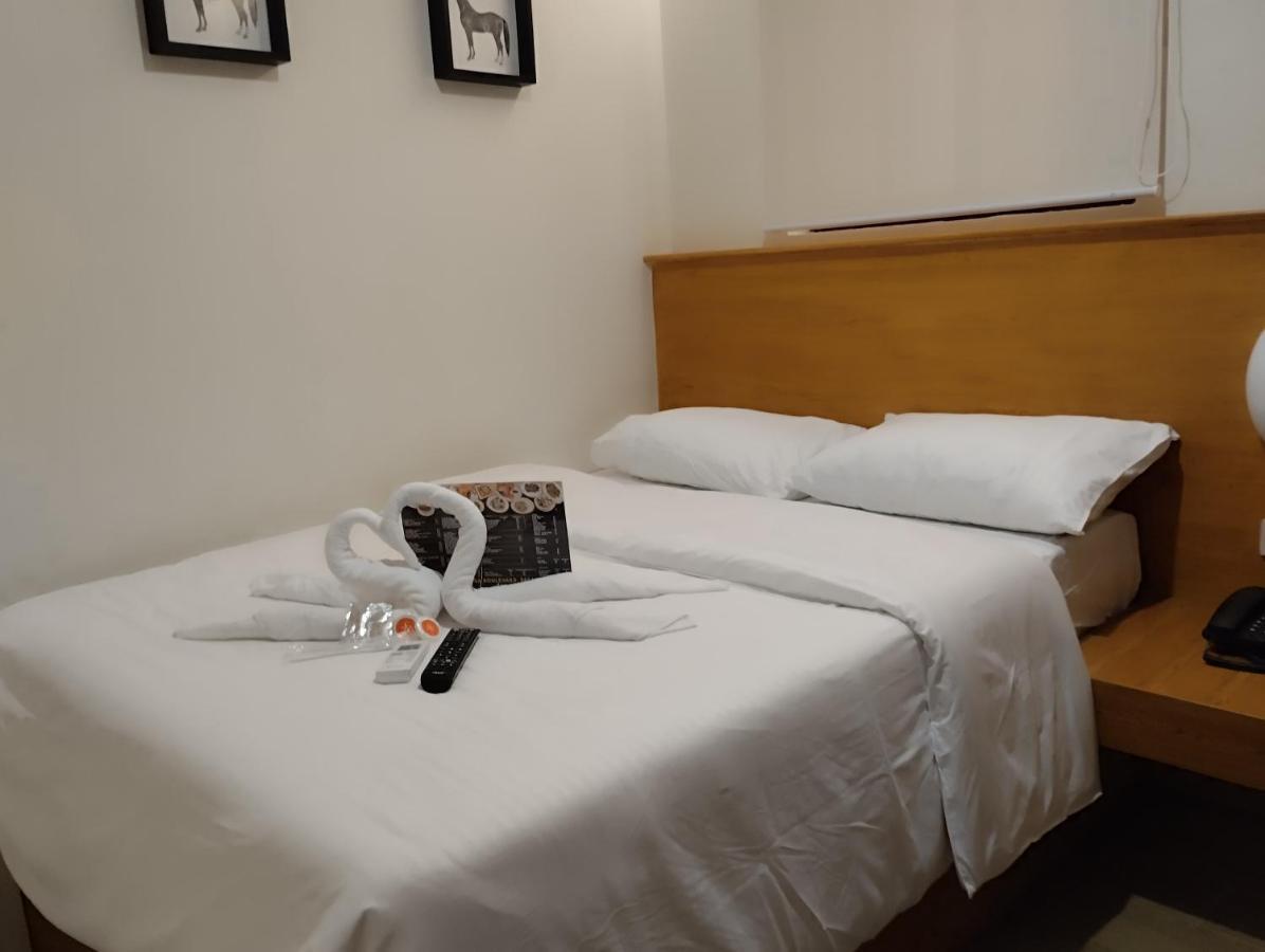 Aurora Suites Pasay Exterior photo