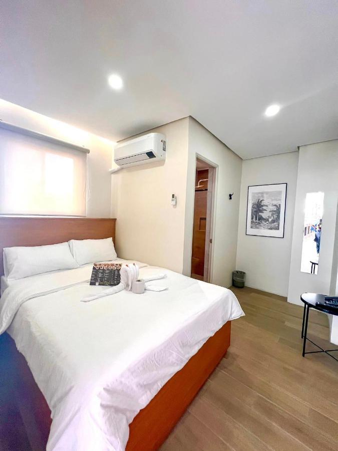 Aurora Suites Pasay Exterior photo
